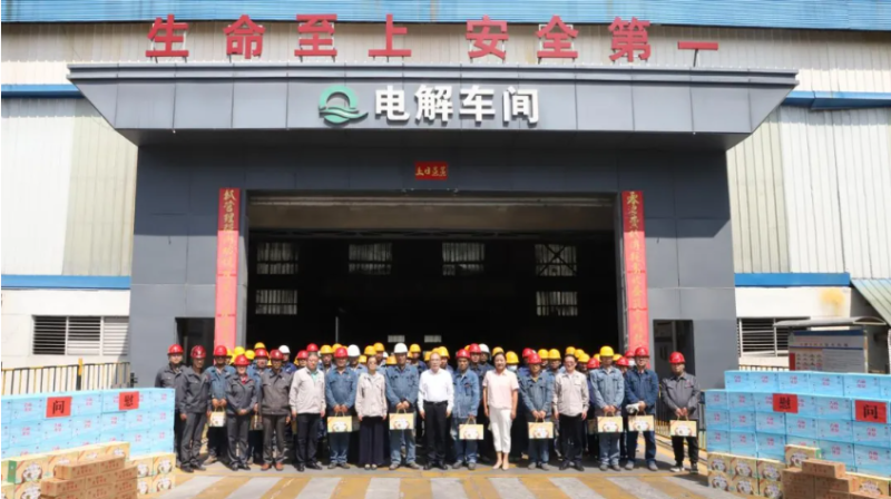 青海省總工會(huì)深入基層一線為員工&ldquo;送清涼&rdquo;